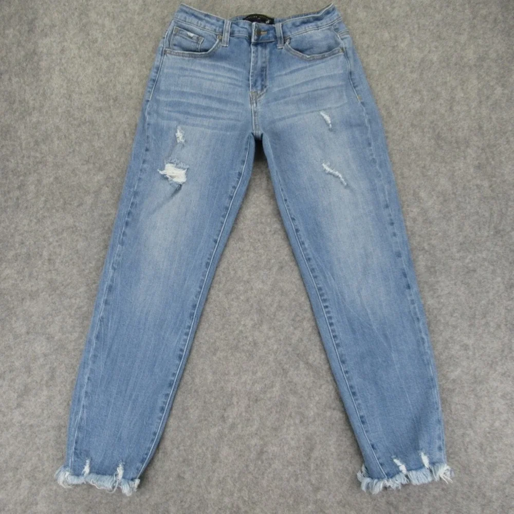 English Factory Womens Distressed Ankle Jean Size 28 (Measures 28x26)